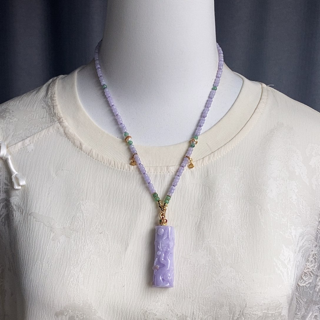 翡翠未镶嵌吊坠(赠链)