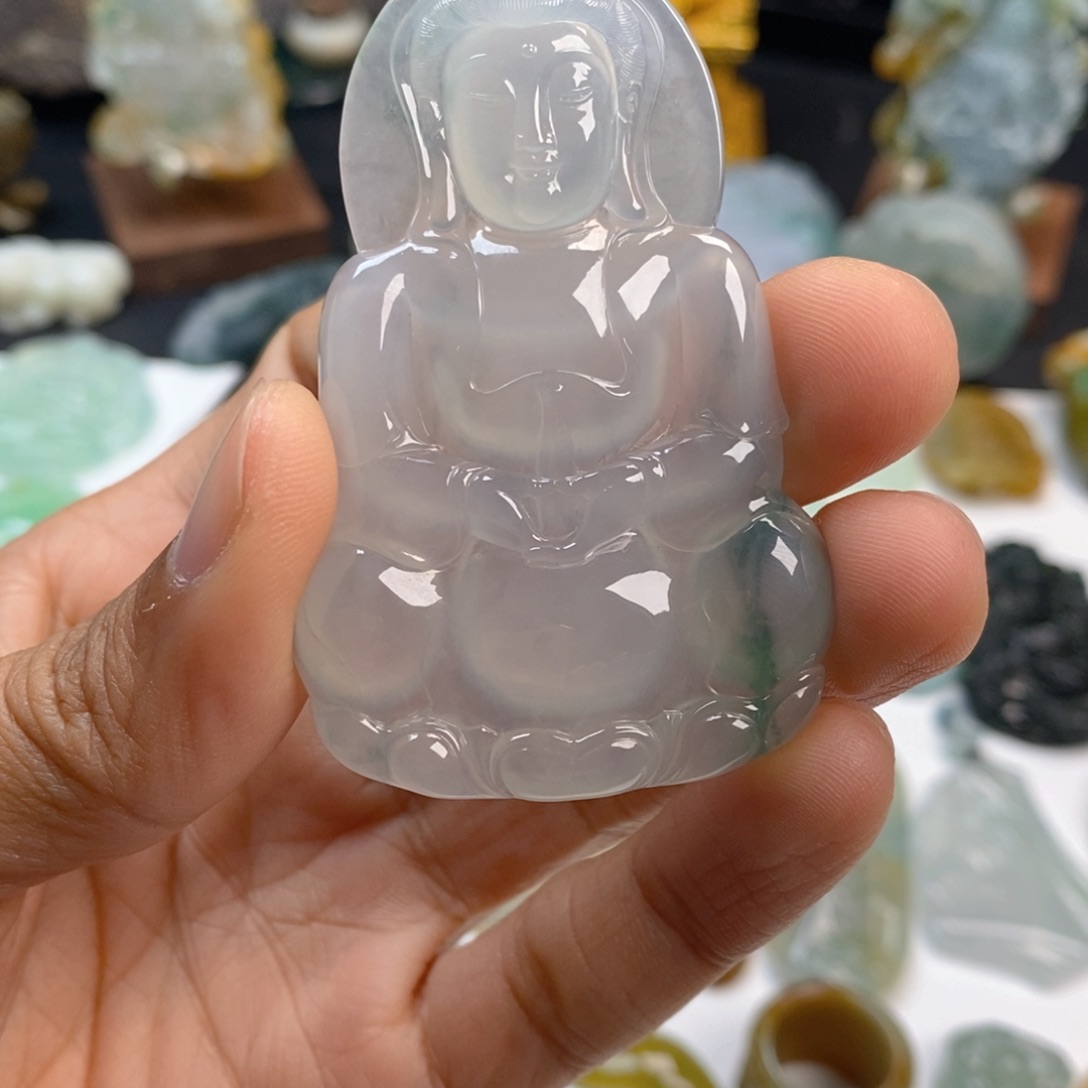 翡翠颈饰未镶嵌茶***生翡翠观音