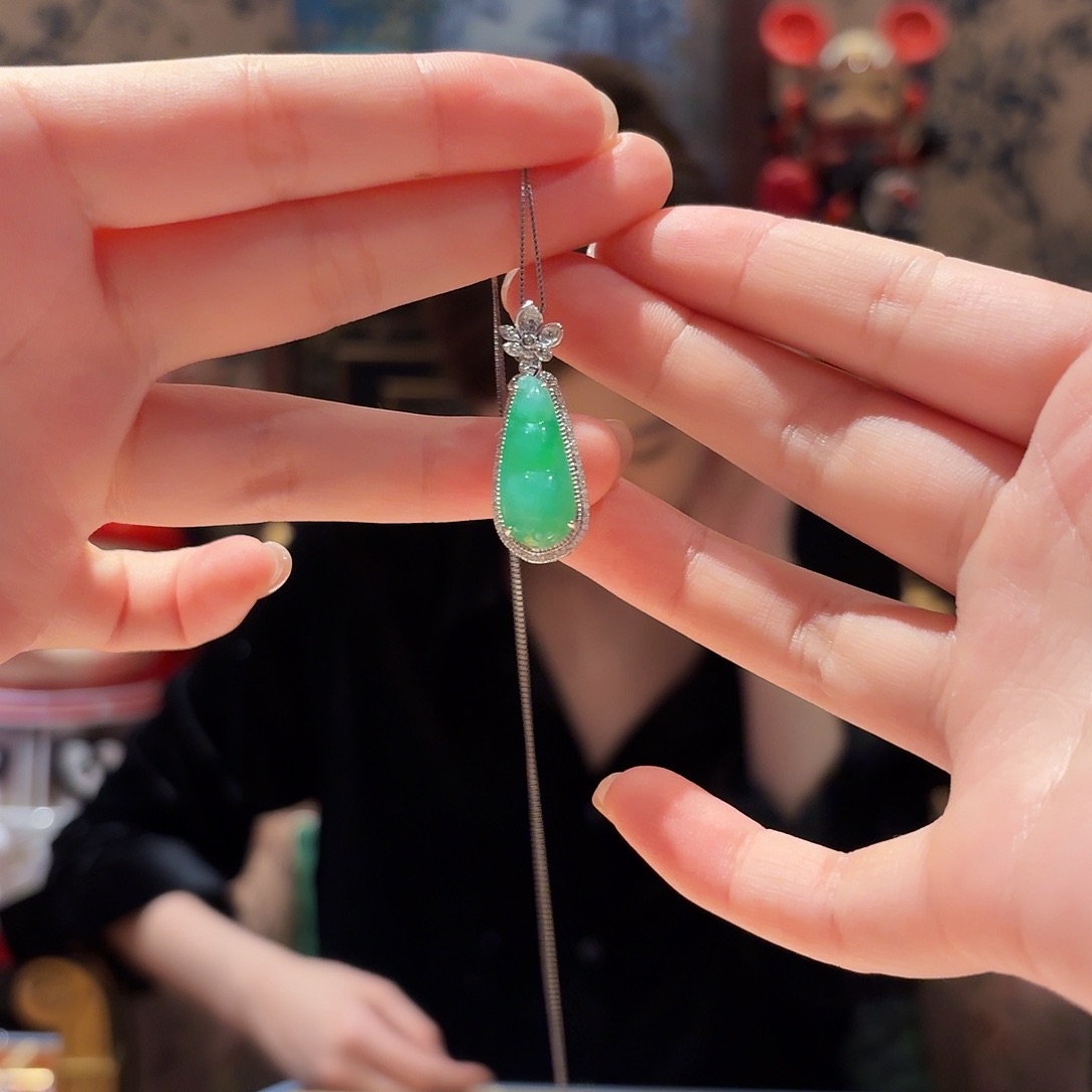 翡翠吊坠(赠链)18K金镶嵌2号