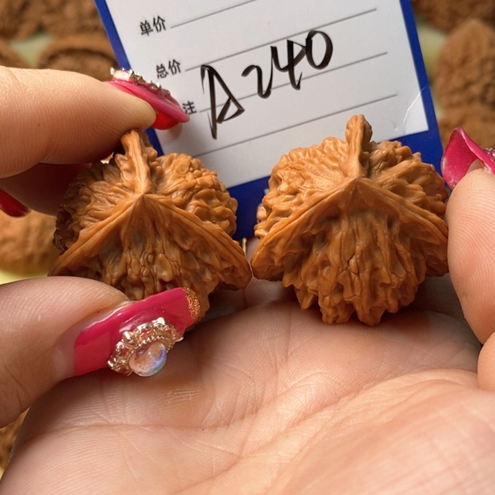 桃核吊坠B****r三棱子三棱子