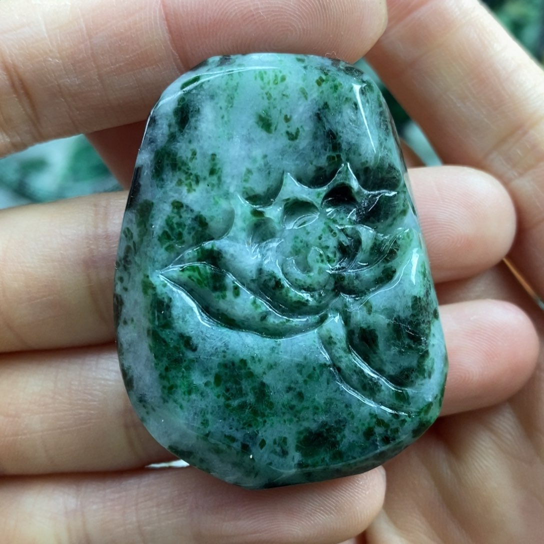 翡翠颈饰未镶嵌吊坠