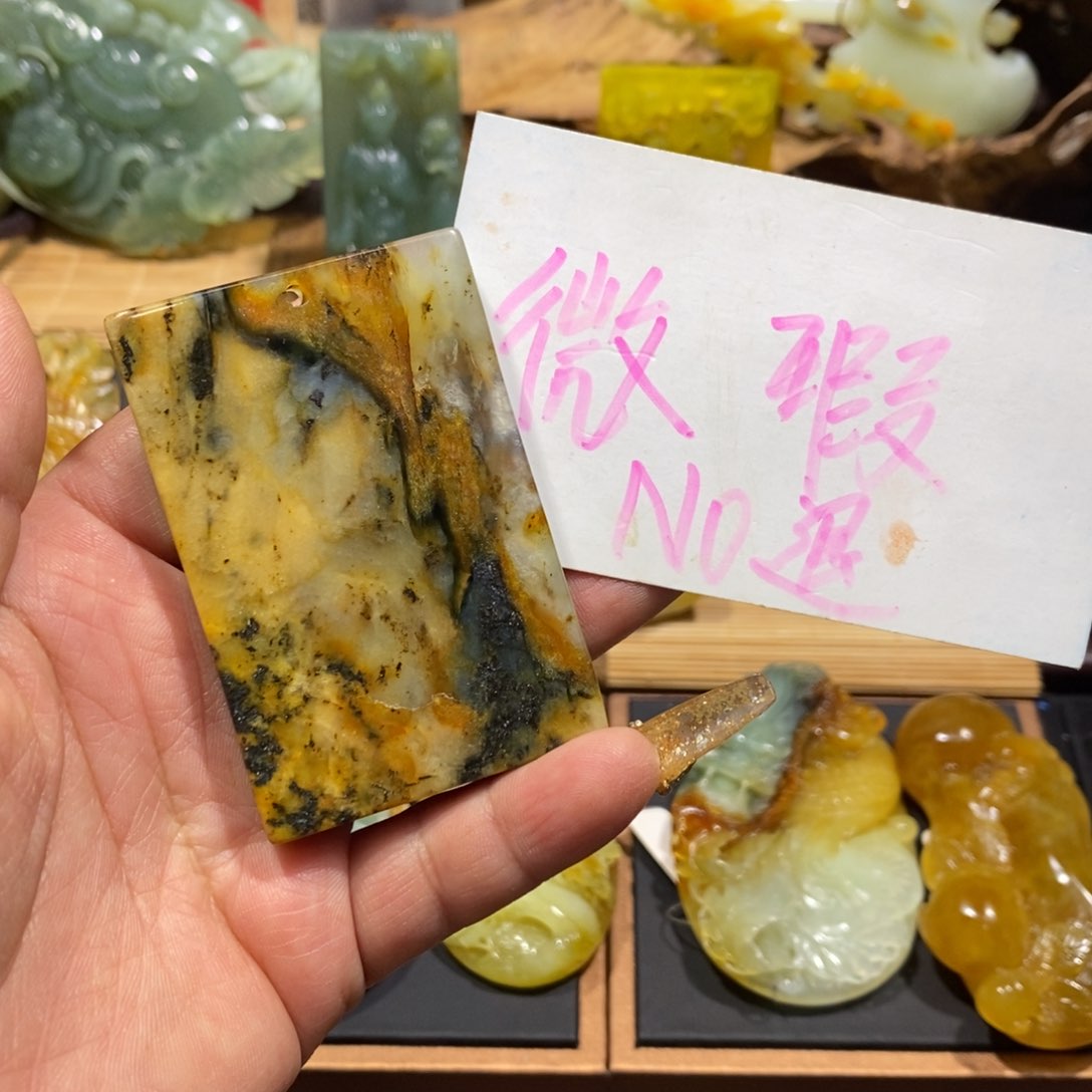 蛇纹石玉颈饰未镶嵌