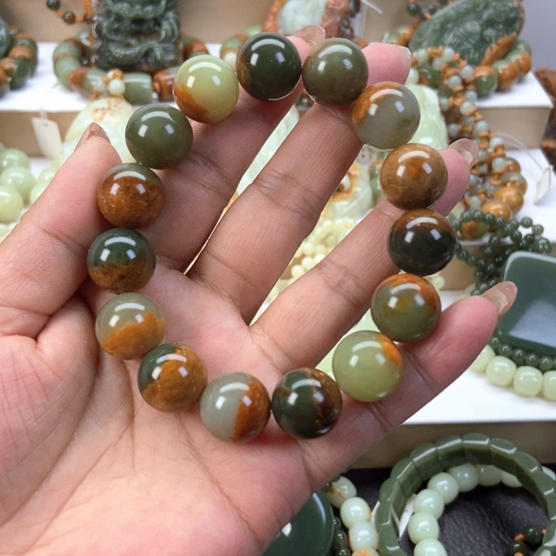 透闪石质玉手串未镶嵌