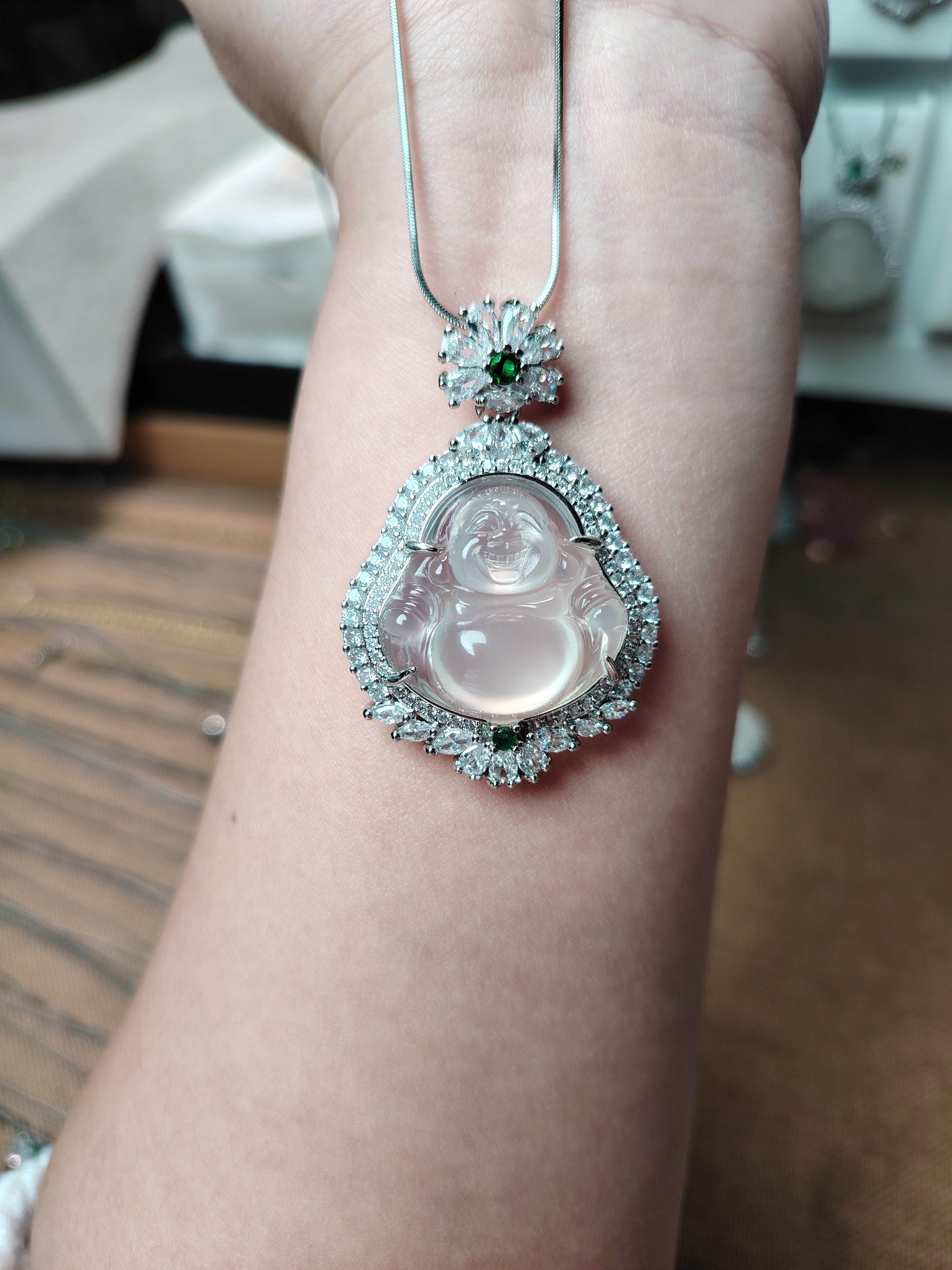 正品天然玉髓白冰色豪镶款佛公吊坠