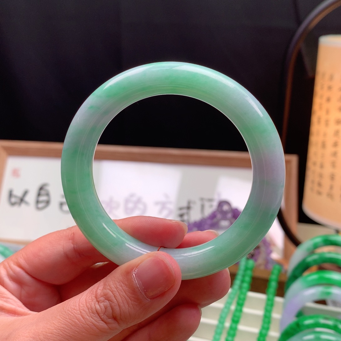 翡翠手镯未镶嵌缅甸