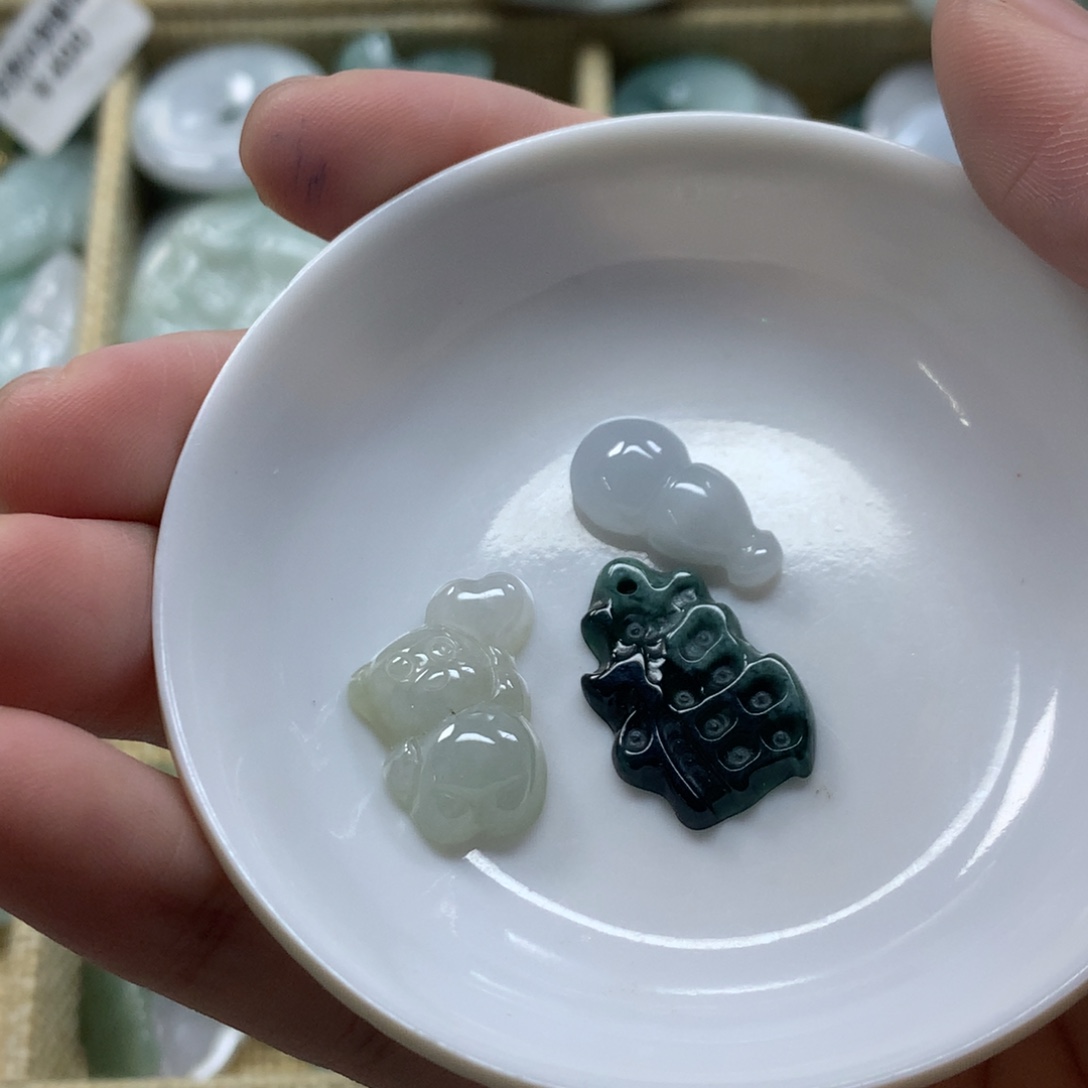 翡翠未镶嵌颈饰缅甸A货翡翠