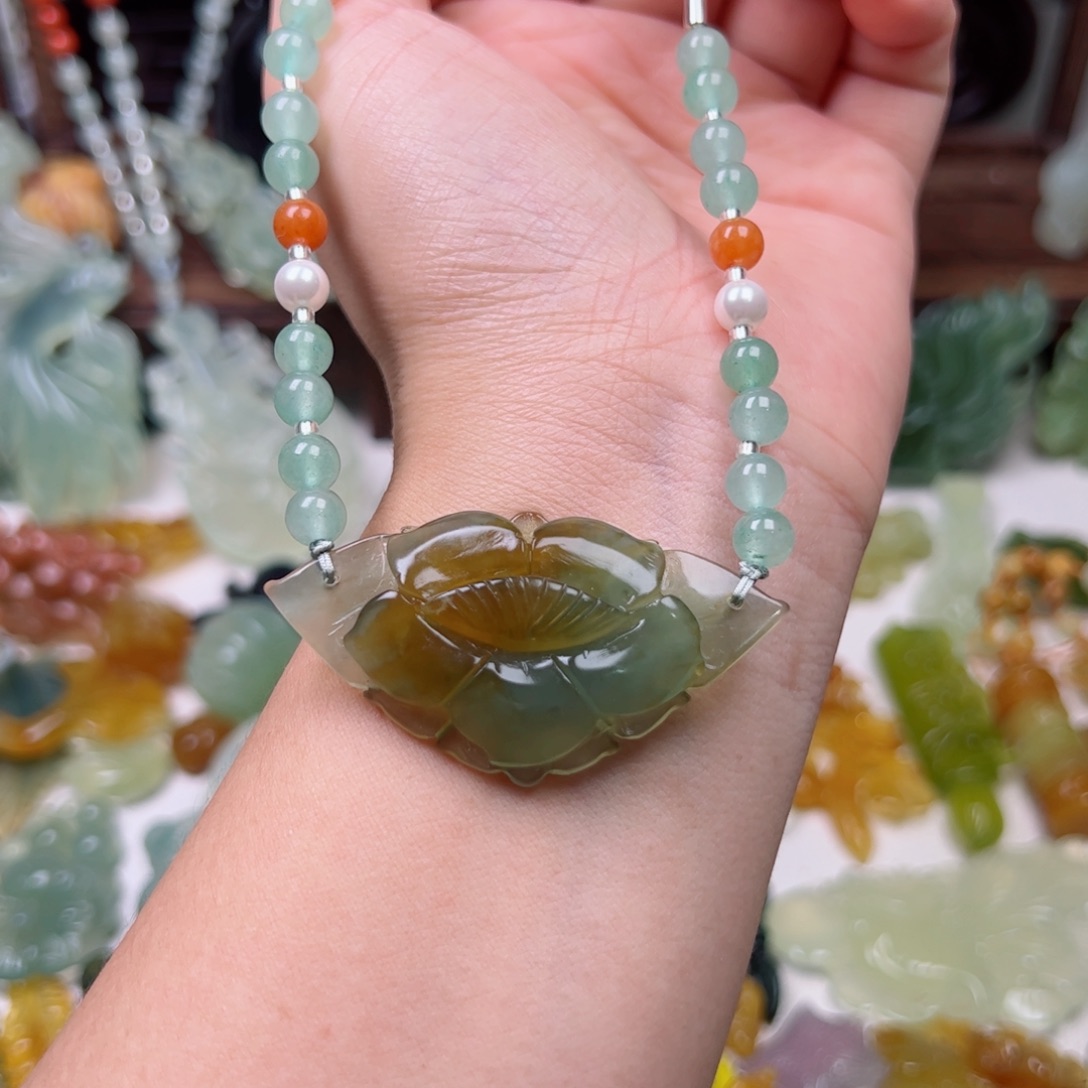 未镶嵌蛇纹石玉颈饰