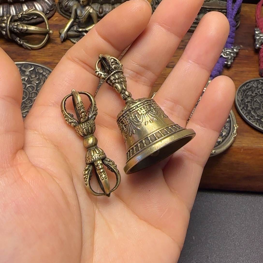 麠***壜泥塑藏传牌子……藏传牌子