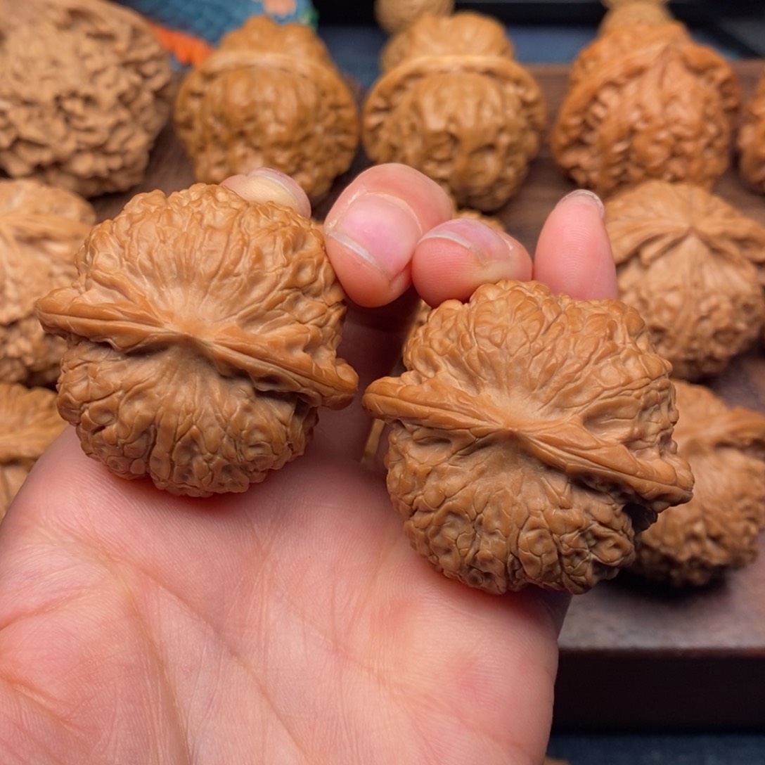 文玩核桃把件40全品精配血麒麟