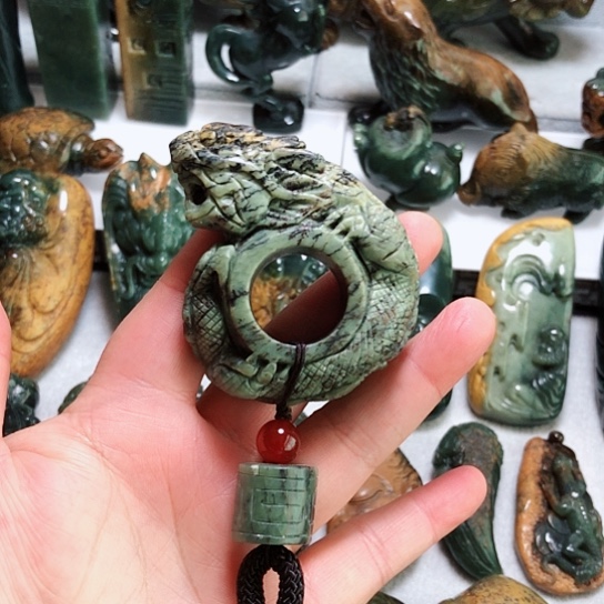 岫岩河磨玉（透闪石质玉）把件未镶嵌