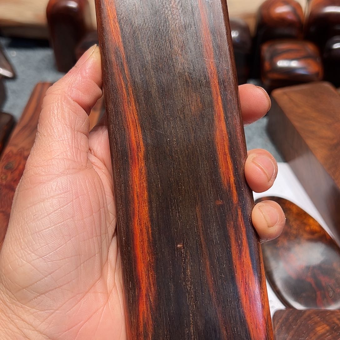 微凹黄檀（南美大红酸枝）唐*人