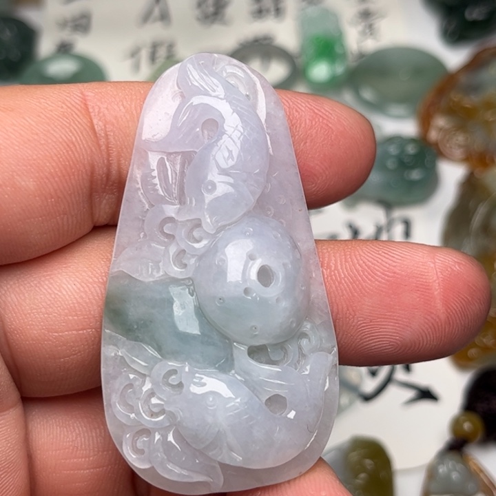 翡翠未镶嵌颈饰双鱼