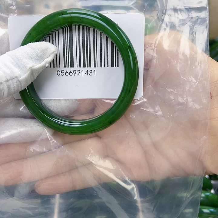 金***@和田玉未镶嵌手镯微瑕55