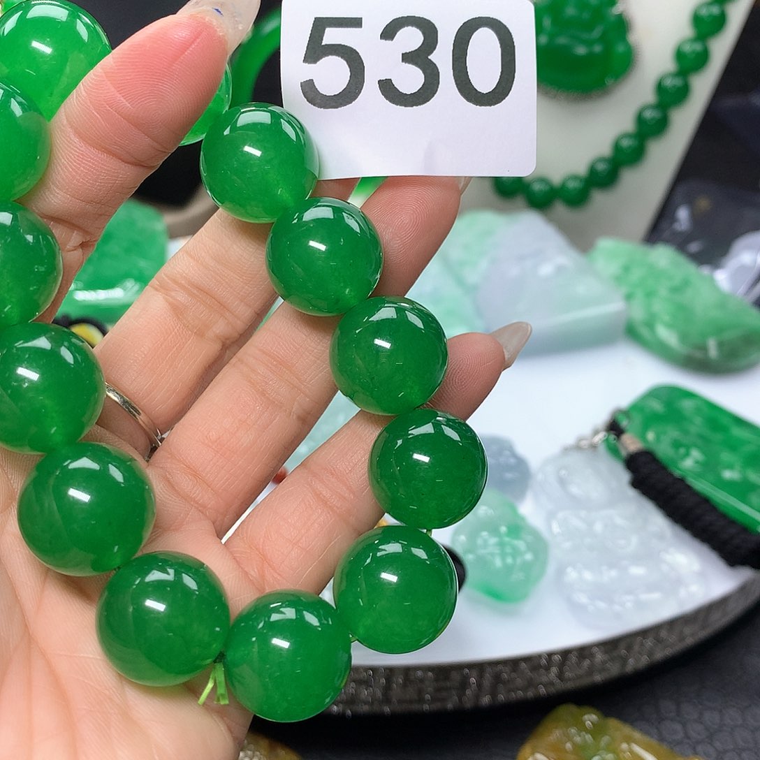 翡翠吊坠(赠链)未镶嵌