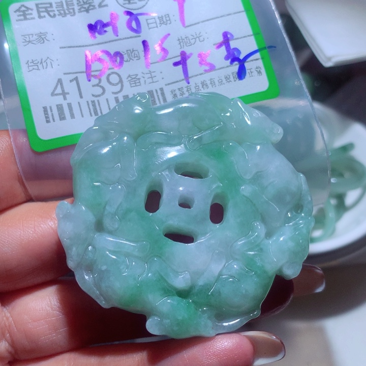 喔***子翡翠未镶嵌颈饰在