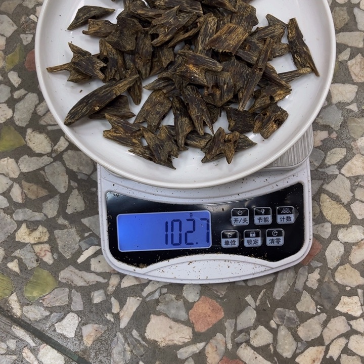 陌***。沉香碎屑沉香白棋102 克