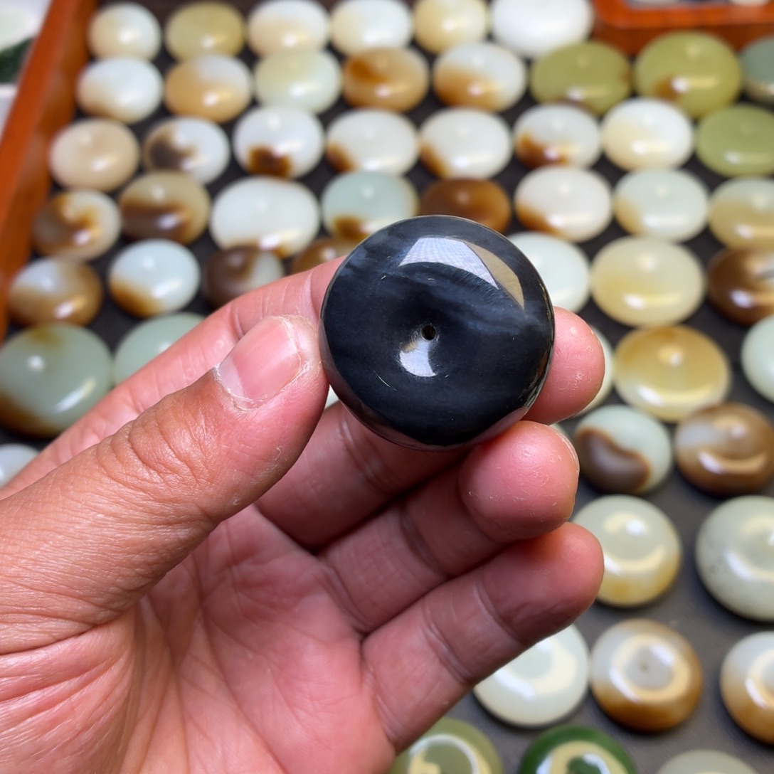 阿****和田玉未镶嵌颈饰