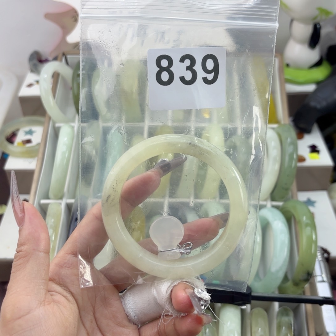 蛇纹石玉未镶嵌手镯晴***?
