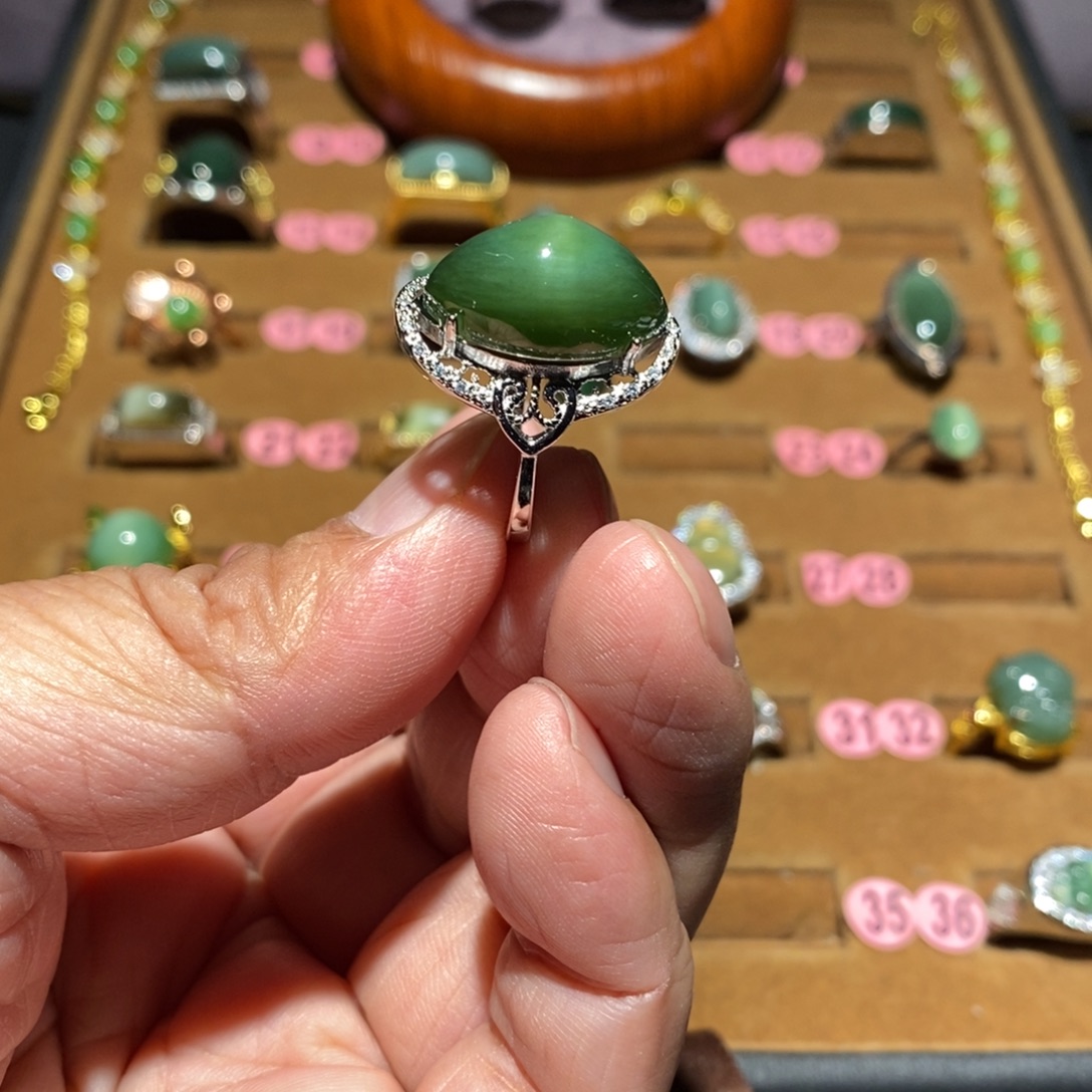 和田玉未镶嵌戒指