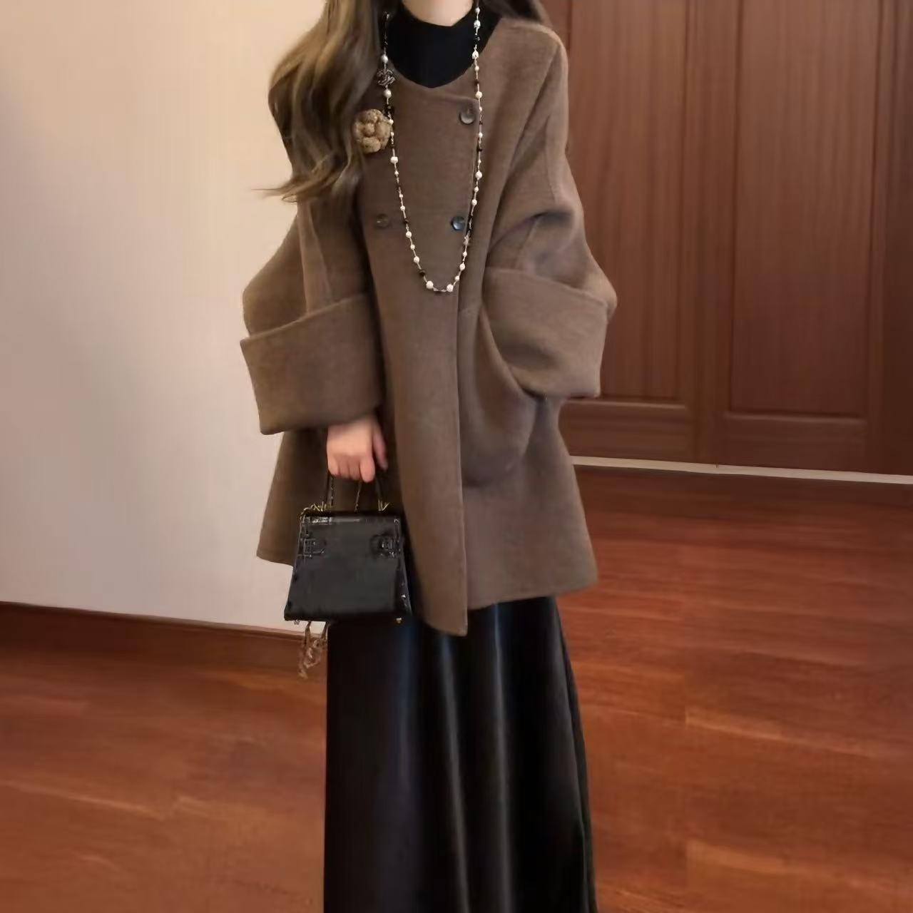 秋冬搭配一整套法式复古咖色毛呢外套大衣金丝绒半身裙气质两件套