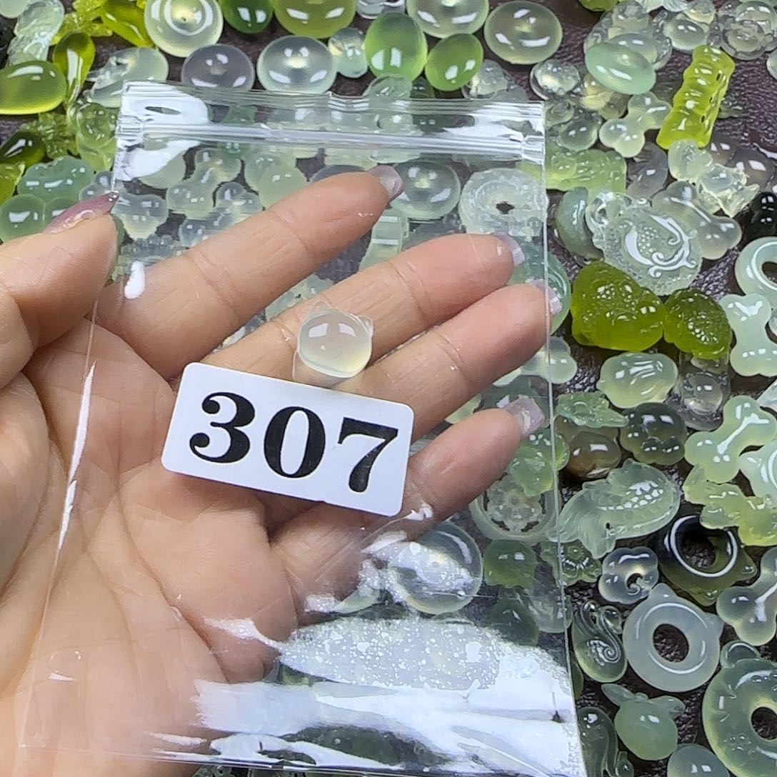 汤***汤蛇纹石玉未镶嵌岫玉吊坠