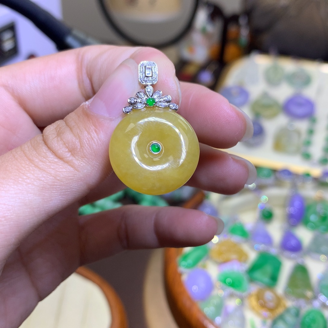 翡翠颈饰18K金镶嵌翡翠