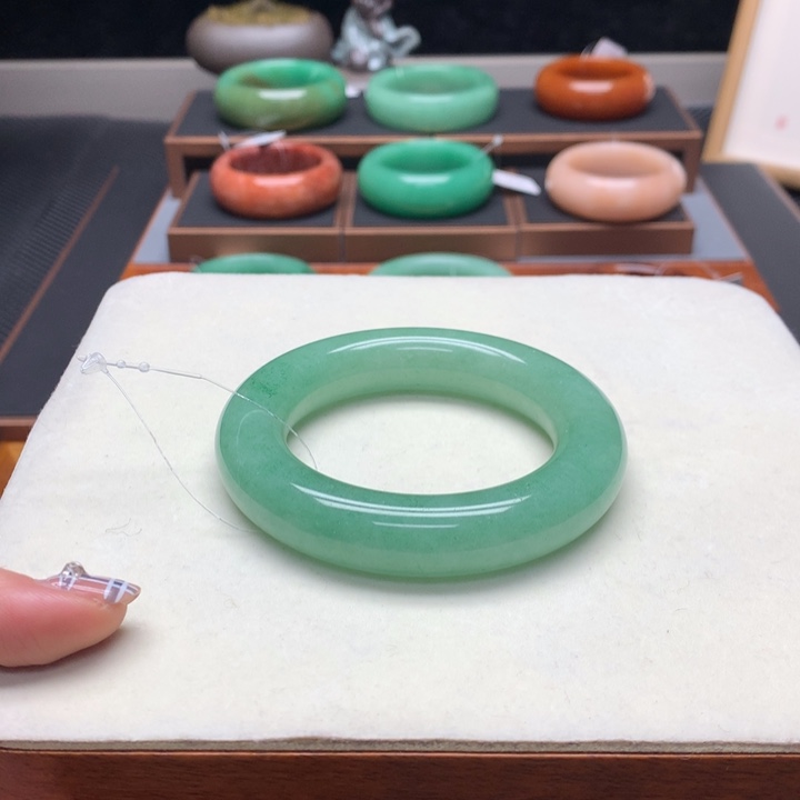 榴***吃石英质玉（非洲翠）合金佘太翠