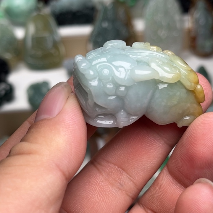 颈饰未镶嵌翡翠貔貅