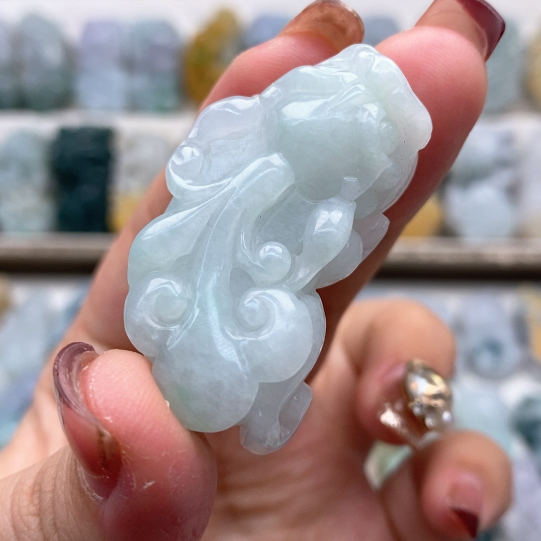 翡翠吊坠(赠链)未镶嵌