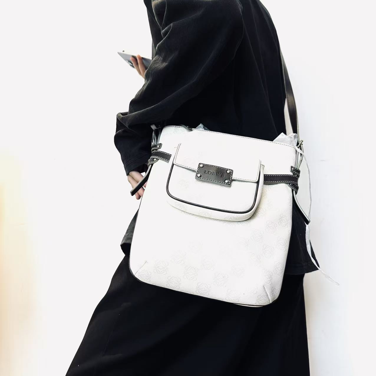 95新 LOEWE/罗意威 罗意威白色单肩包 2506260503