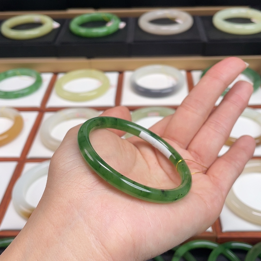 和田玉未镶嵌手镯-冰阳绿