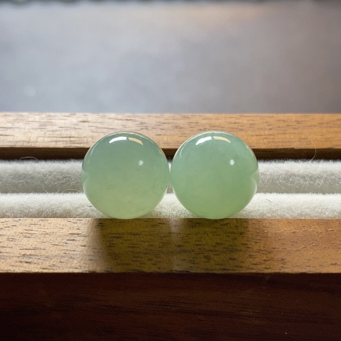 天然缅甸翡翠A货-葡萄绿圆珠二选一 卡12