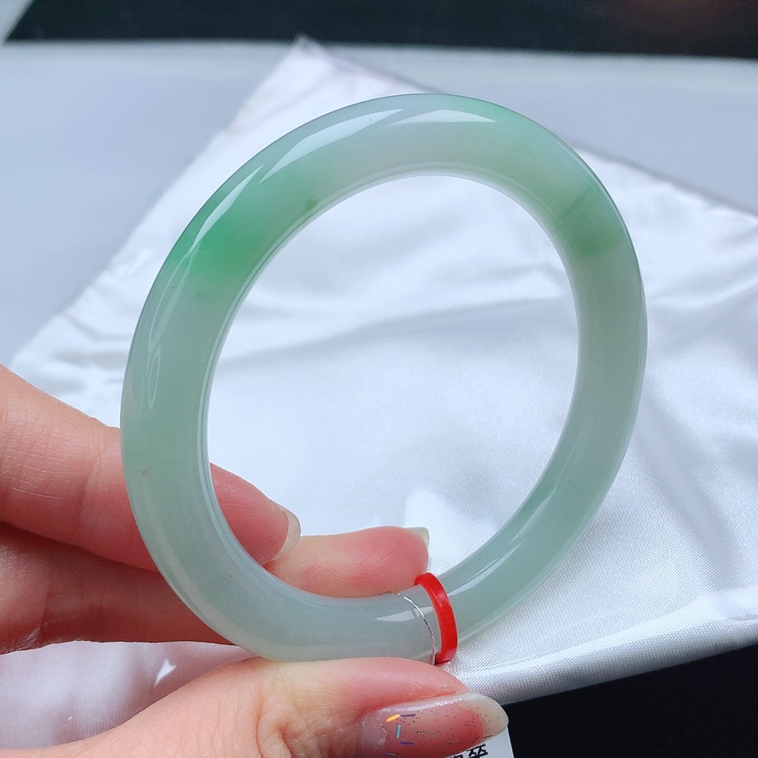 翡翠手镯（圆镯）未镶嵌55圆