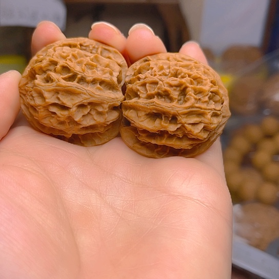 文玩核桃吊坠苹果园