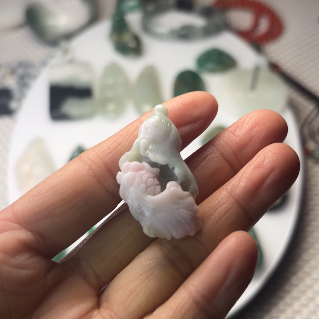 独山玉未镶嵌颈饰芙蓉红连年有余挂件