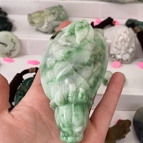 独山玉颈饰未镶嵌梨*雨