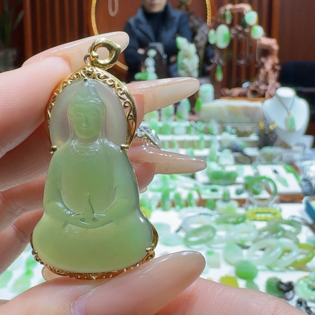 和田玉湖水绿高冰观音18K金镶嵌