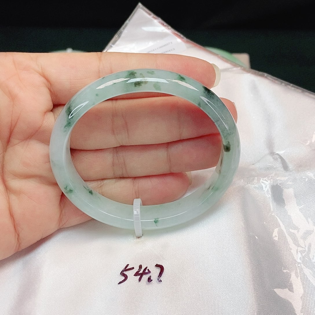 翡翠手镯未镶嵌贵妃