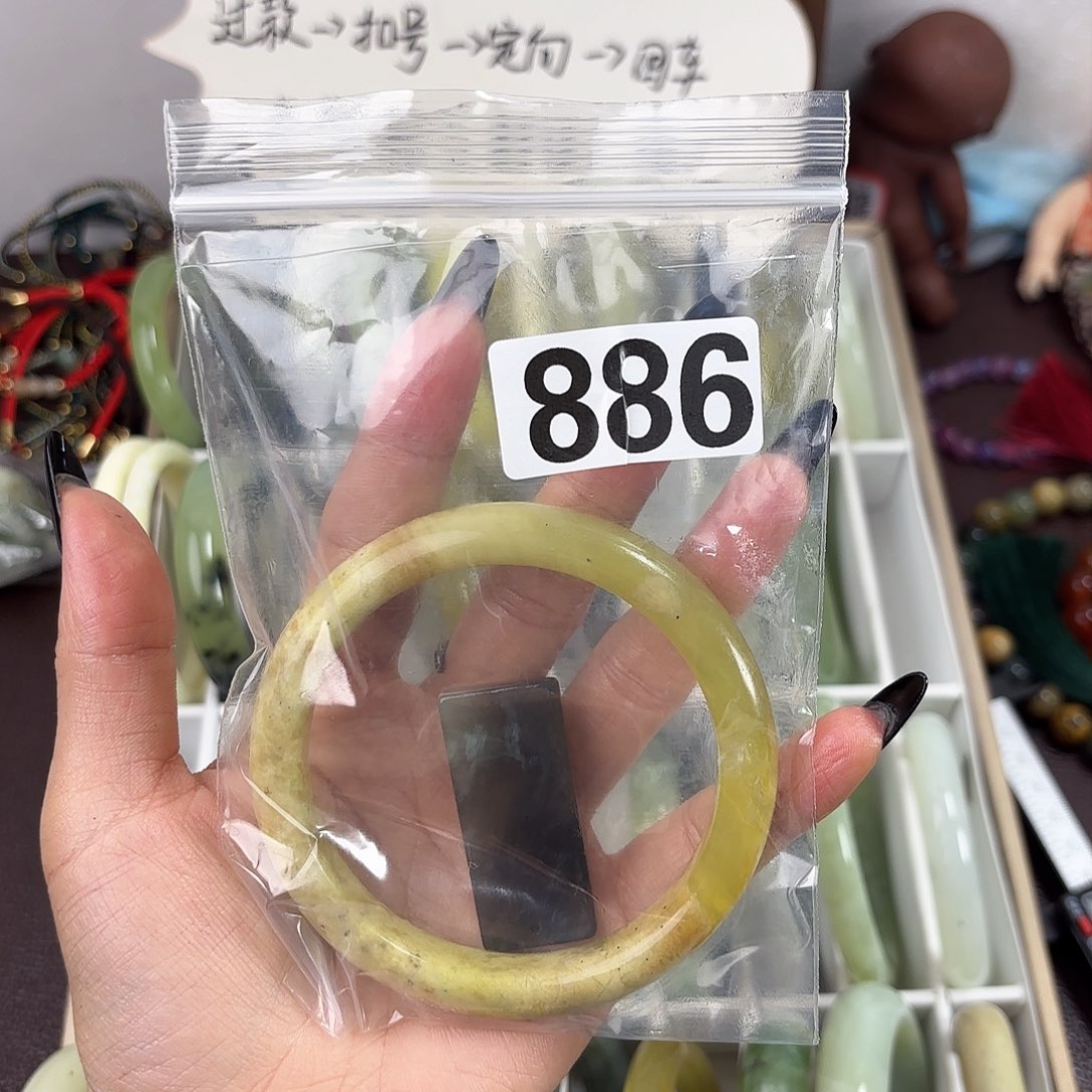 蛇纹石玉手镯未镶嵌悦**食