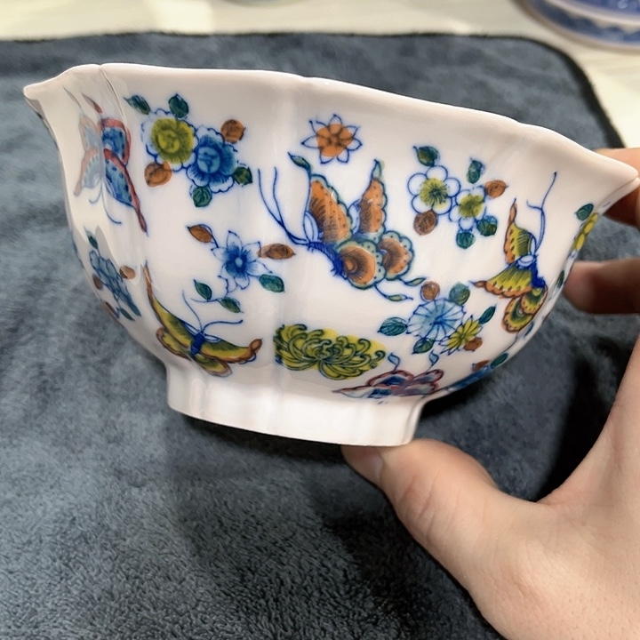 瓷片/////直径15厘米。红。