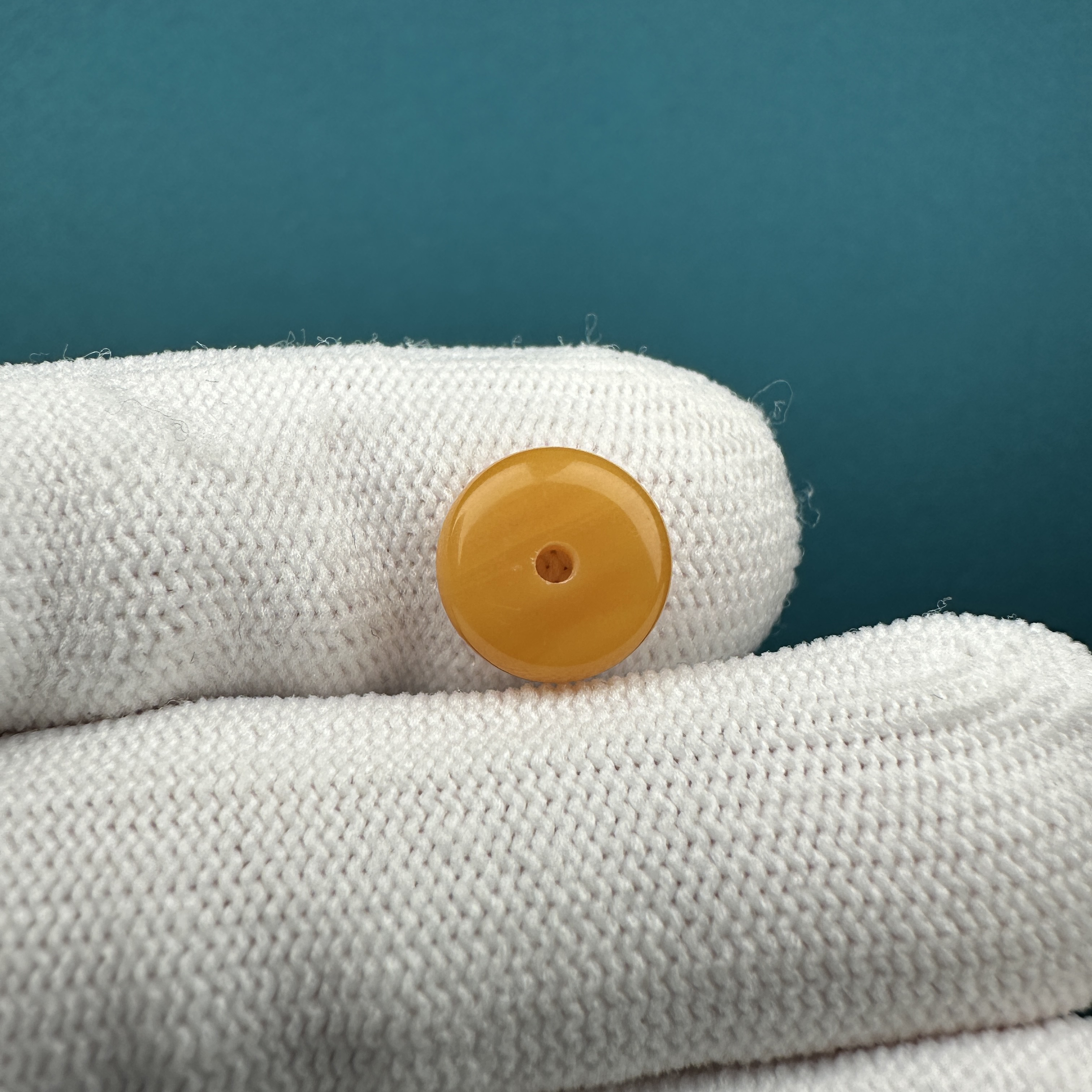 J4535 天然原矿俄料蜜蜡墩子10.2*4.4 mm支持鉴定 假一罚十