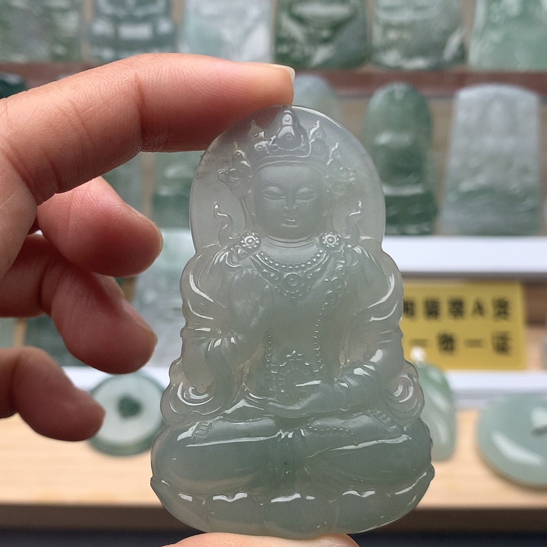 翡翠未镶嵌颈饰度母