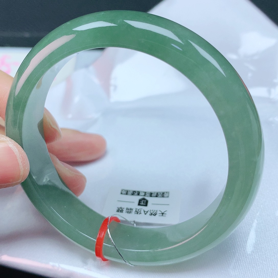 翡翠手镯未镶嵌55圈