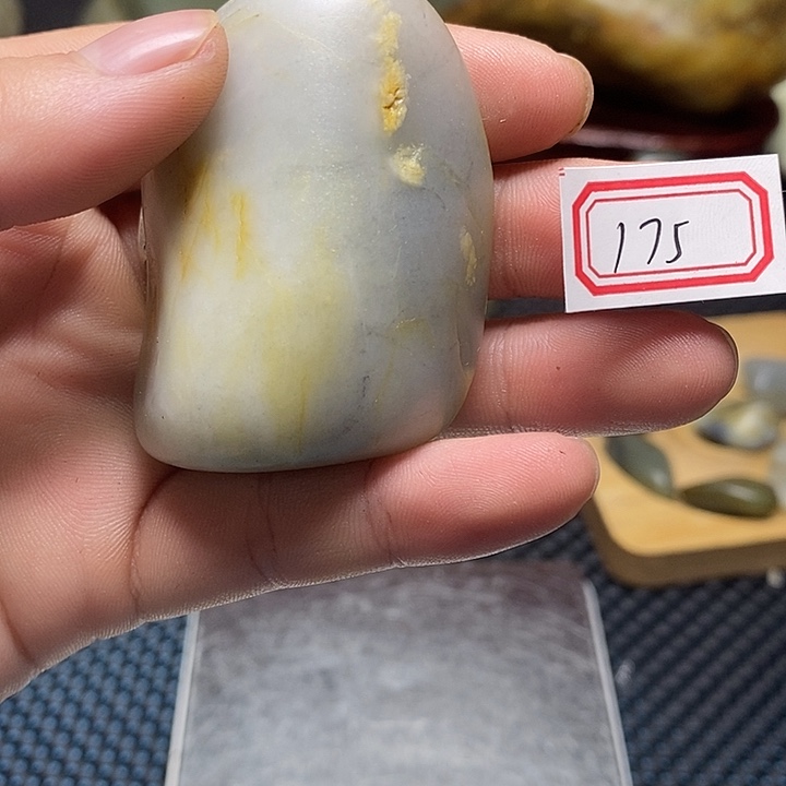 温***玉和田玉（糖玉）未镶嵌挂件