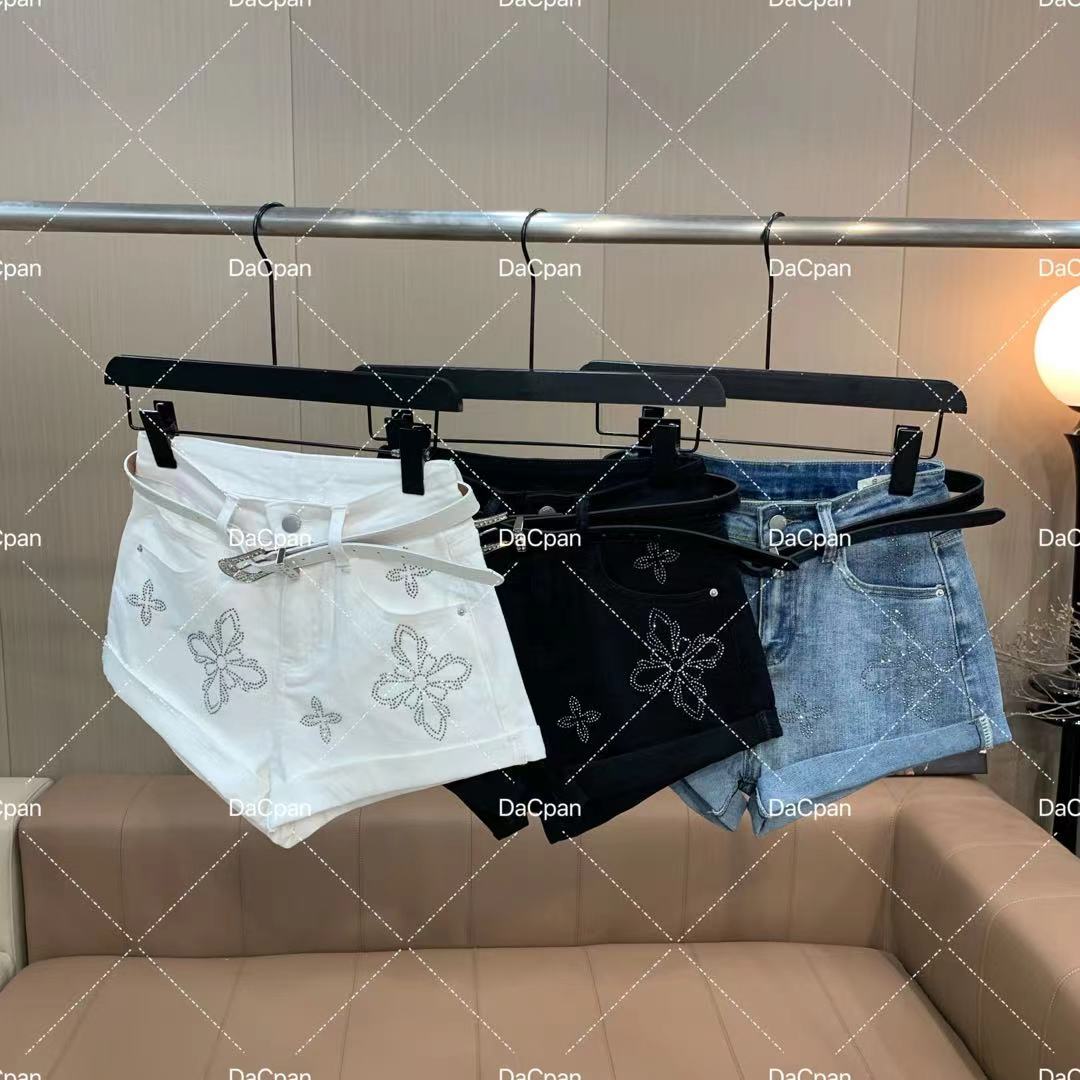 DACPAN-“克家特色”烫钻翻边牛仔短裤 2025/盼·PP 3797-1