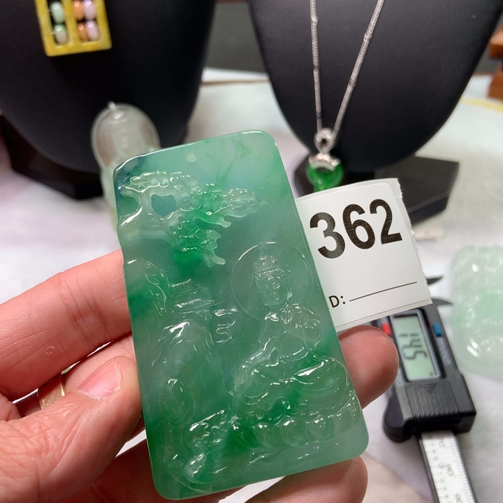 翡翠颈饰未镶嵌儒**怀