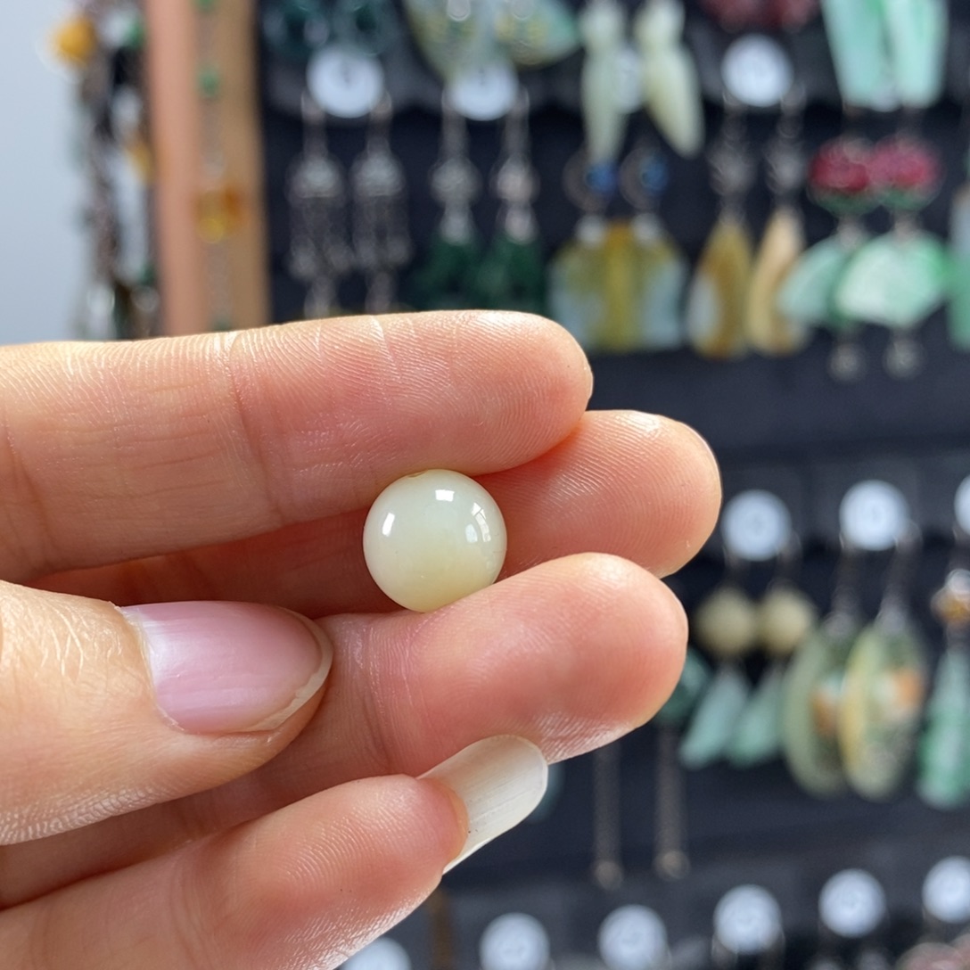 白***n和田玉未镶嵌颈饰