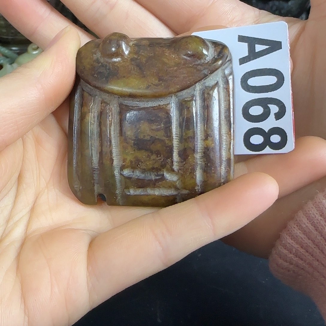 透闪石质玉挂件未镶嵌