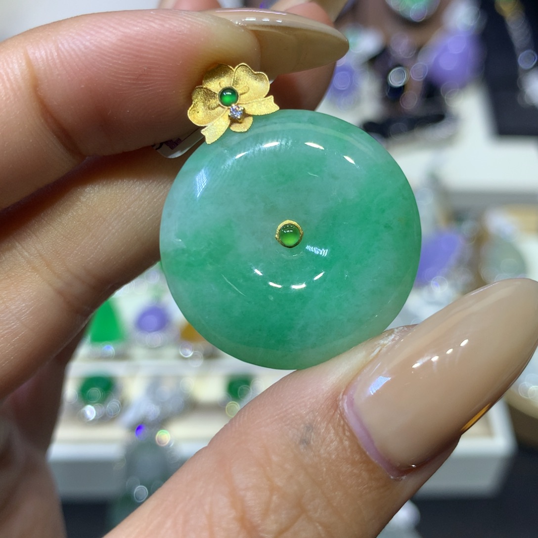 翡翠18K金镶嵌颈饰