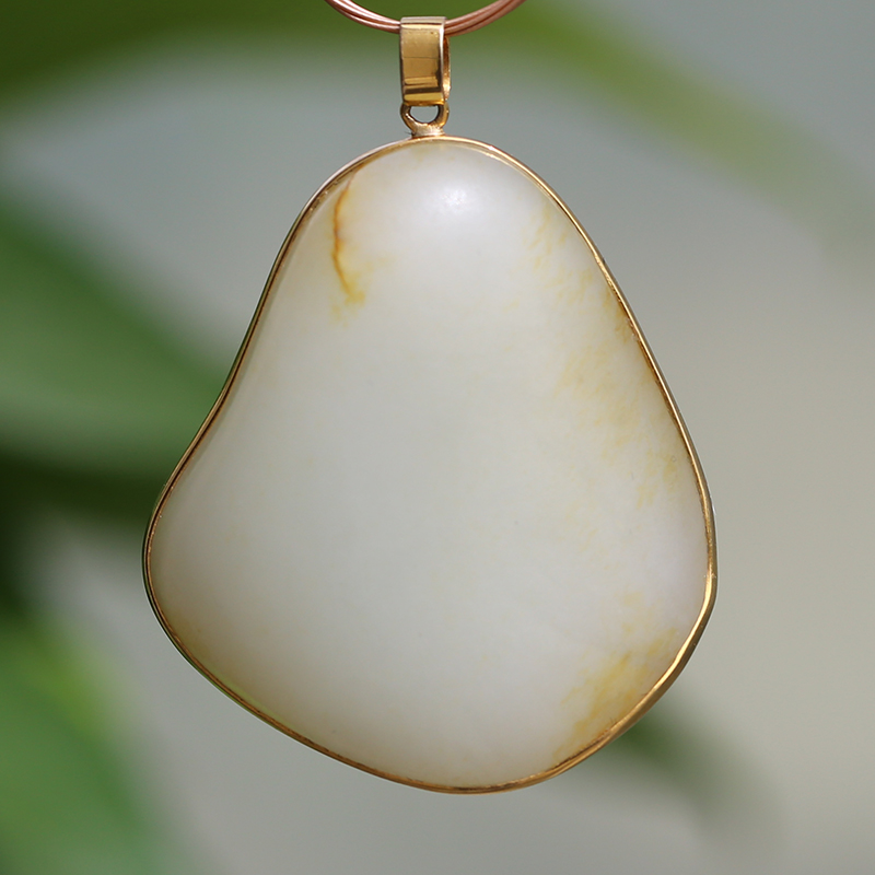 29.5克新疆和田玉独籽镶嵌18k金器型完整无修油性好无伤无裂吊坠